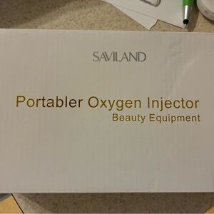 White Portable Oxygen Injector